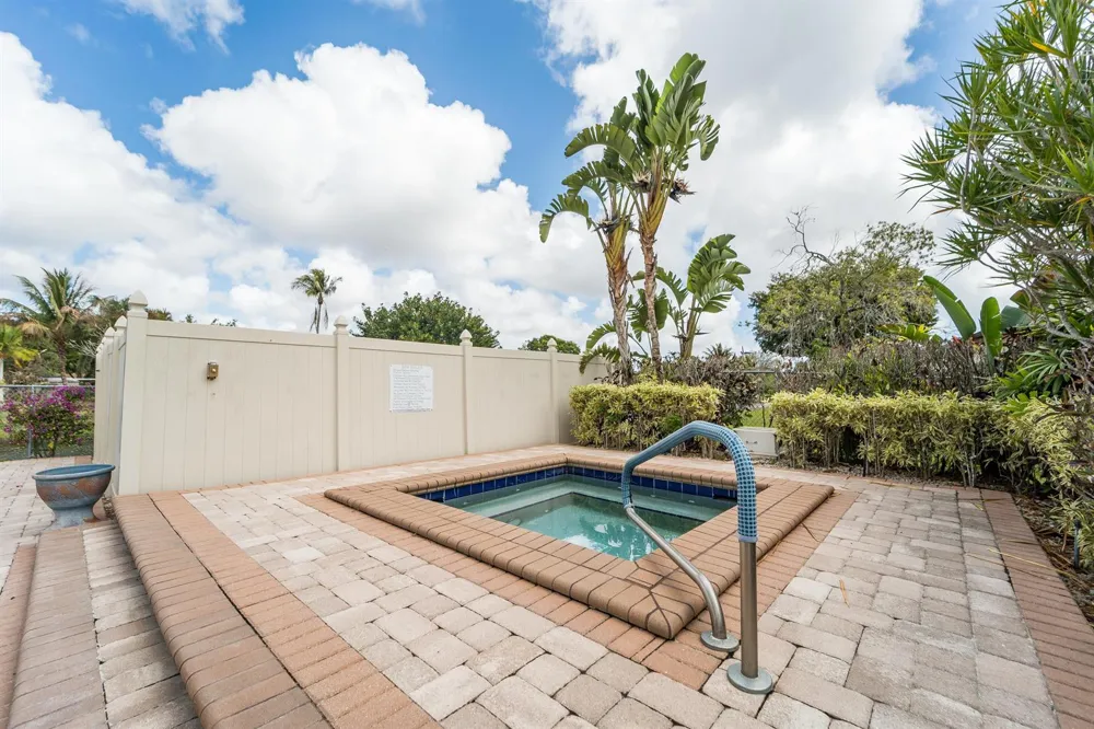 108 Village Walk Drive Royal Palm Beach, FL 33411