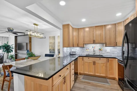 1502 S Lakeside Drive #214
