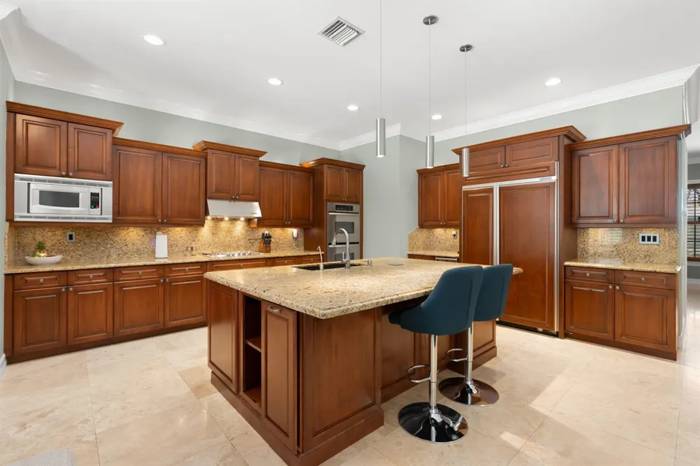 633 NE 20th Street Wilton Manors, FL 33305
