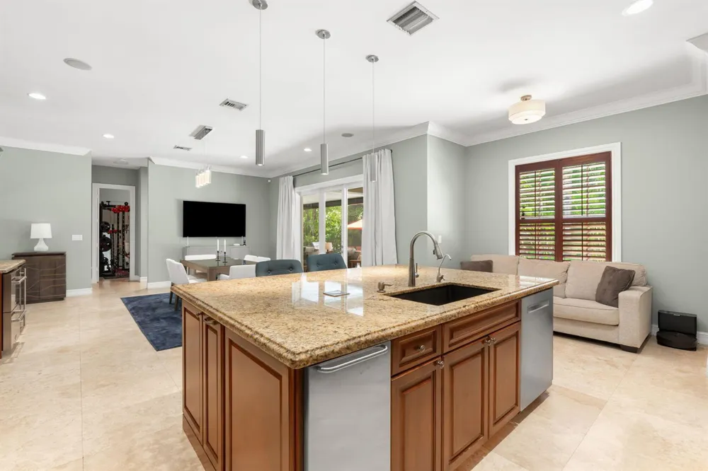 633 NE 20th Street Wilton Manors, FL 33305