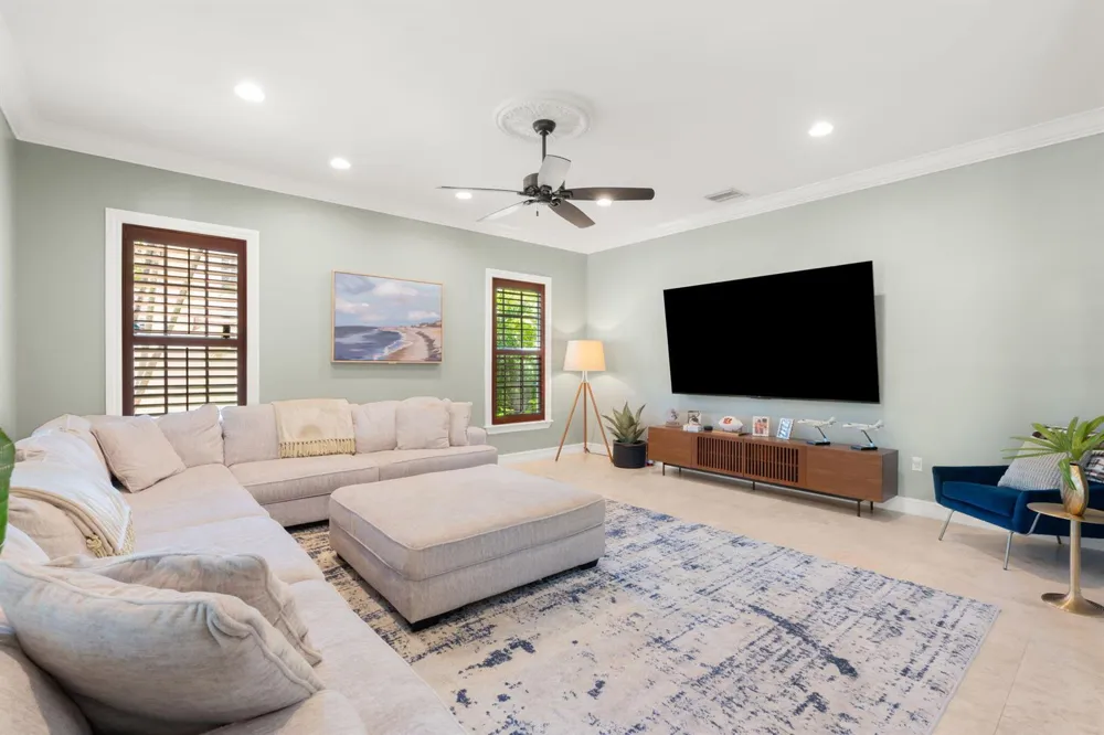 633 NE 20th Street Wilton Manors, FL 33305