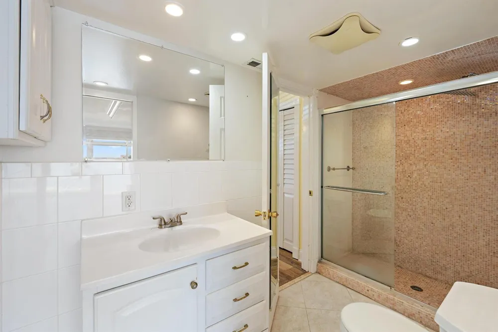 400 Wilma Circle #108 Riviera Beach, FL 33404