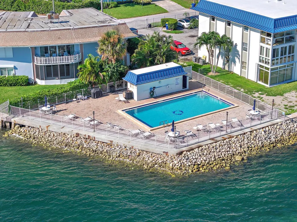 400 Wilma Circle #108 Riviera Beach, FL 33404