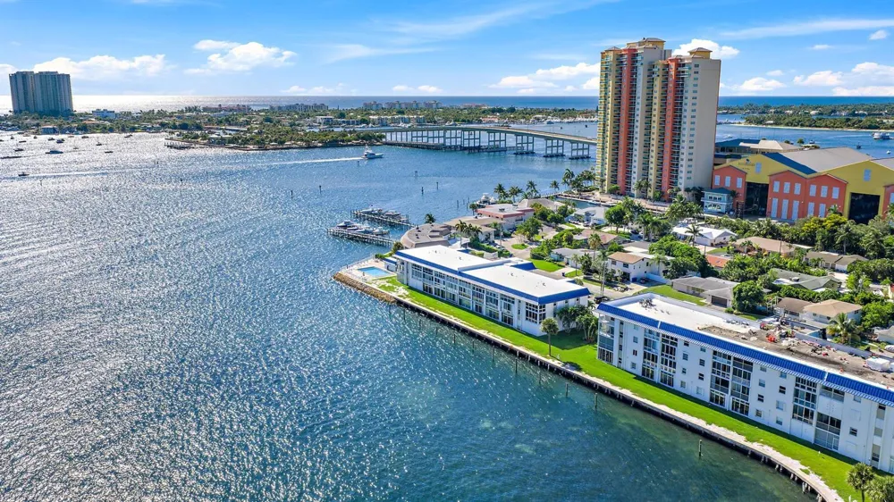 400 Wilma Circle #108 Riviera Beach, FL 33404