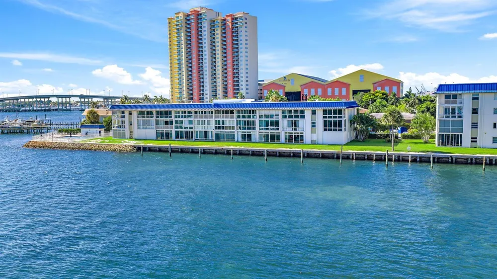 400 Wilma Circle #108 Riviera Beach, FL 33404