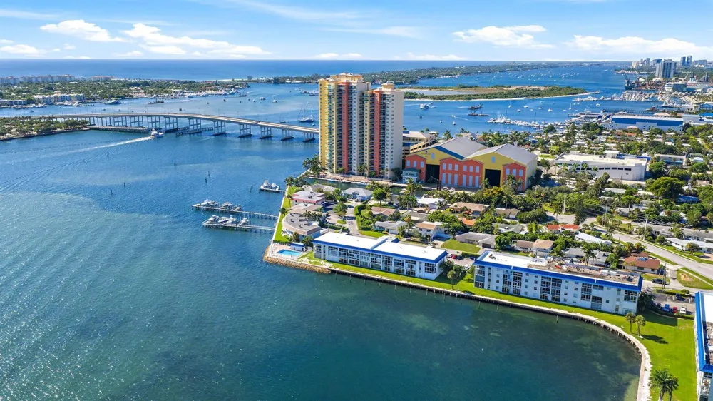 400 Wilma Circle #108 Riviera Beach, FL 33404
