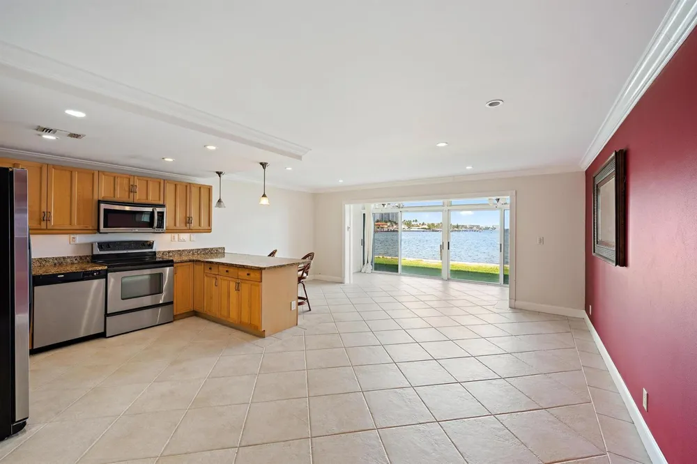 400 Wilma Circle #108 Riviera Beach, FL 33404