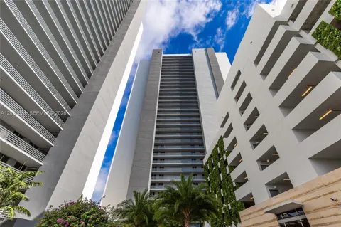 16385 Biscayne Blvd #1805