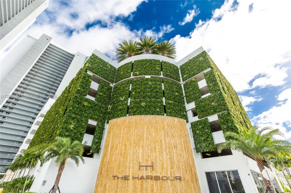 16385 Biscayne Blvd #1805 North Miami Beach, FL 33160
