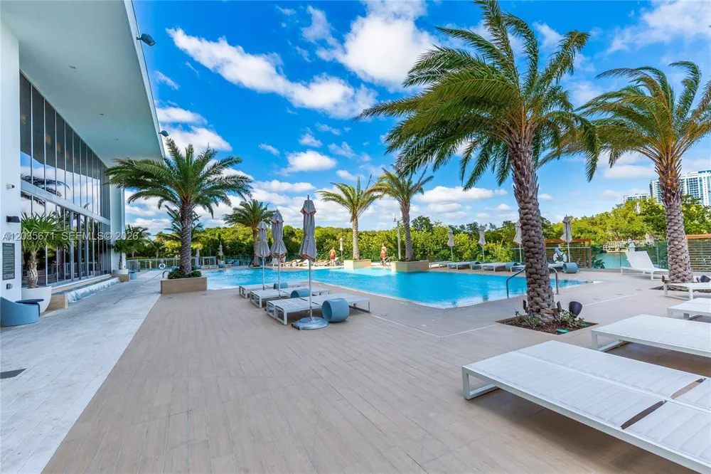 16385 Biscayne Blvd #1805 North Miami Beach, FL 33160