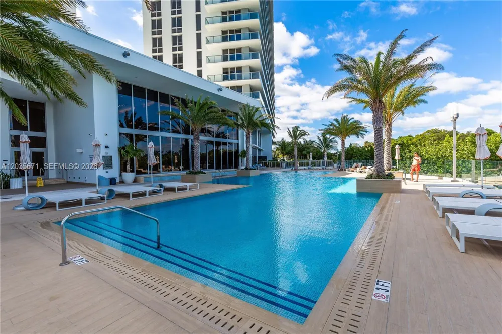 16385 Biscayne Blvd #1805 North Miami Beach, FL 33160