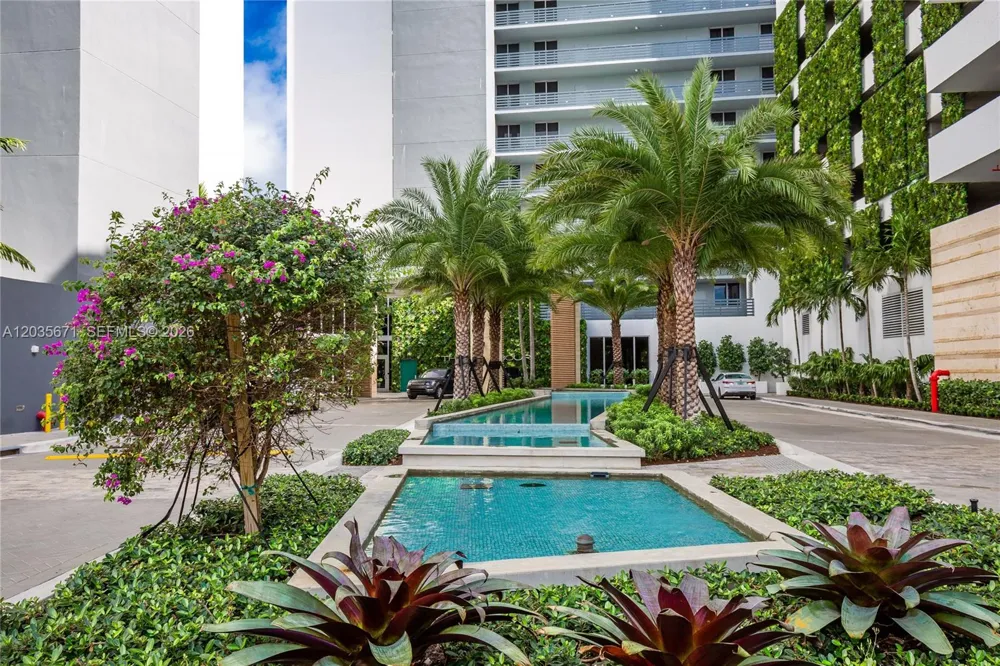 16385 Biscayne Blvd #1805 North Miami Beach, FL 33160
