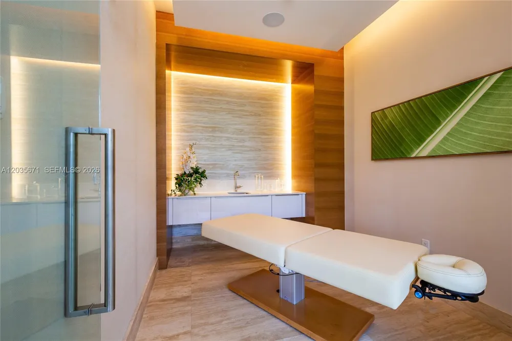 16385 Biscayne Blvd #1805 North Miami Beach, FL 33160