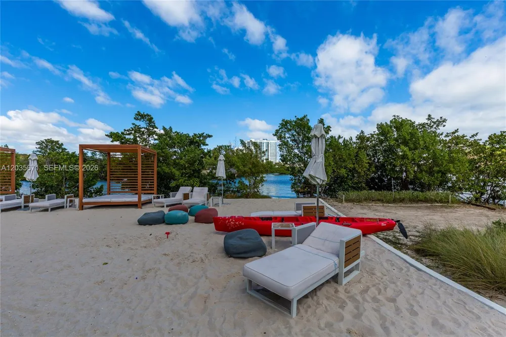 16385 Biscayne Blvd #1805 North Miami Beach, FL 33160