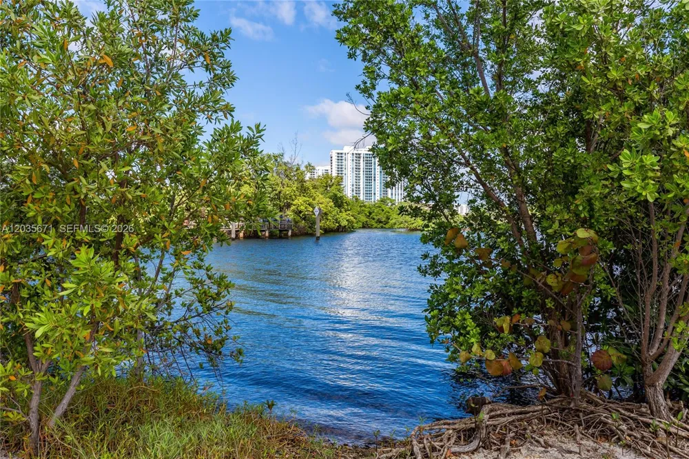 16385 Biscayne Blvd #1805 North Miami Beach, FL 33160