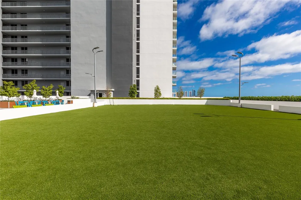 16385 Biscayne Blvd #1805 North Miami Beach, FL 33160