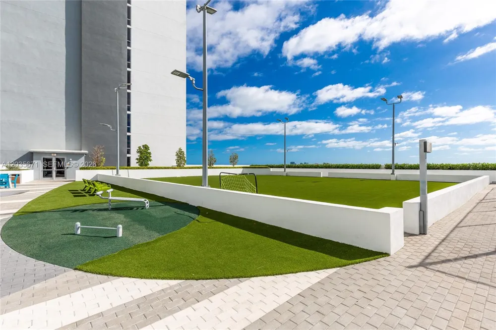 16385 Biscayne Blvd #1805 North Miami Beach, FL 33160