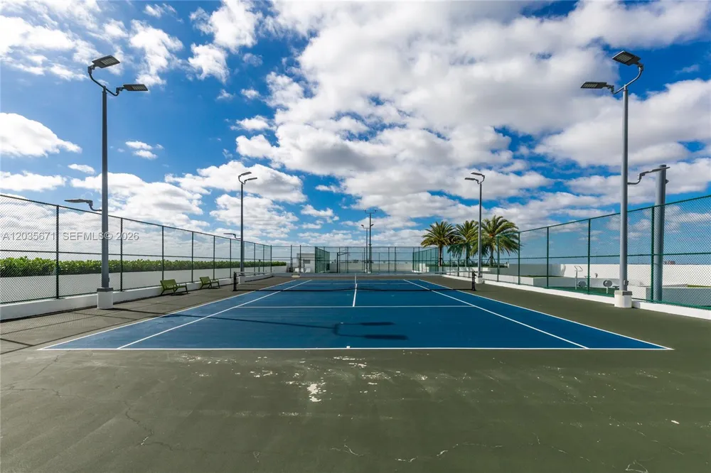 16385 Biscayne Blvd #1805 North Miami Beach, FL 33160