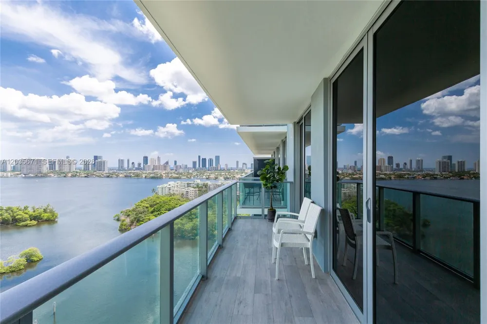 16385 Biscayne Blvd #1805 North Miami Beach, FL 33160