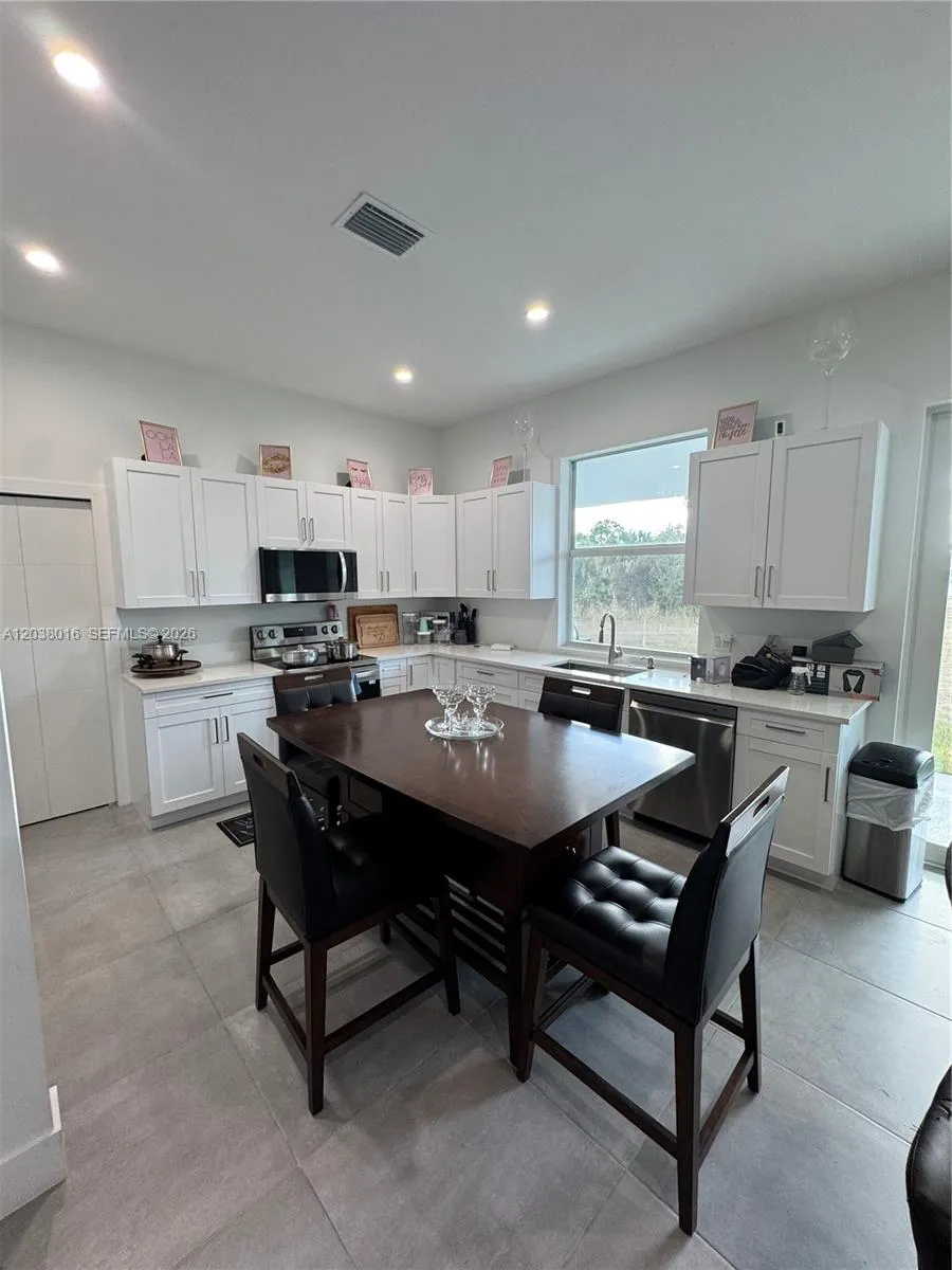 5012 Gunn PL #0 La Belle, FL 33935
