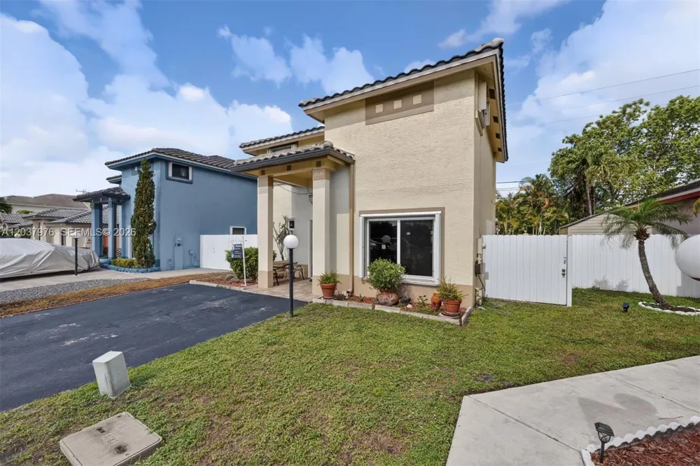 18536 NW 56th Pl Miami Gardens, FL 33055