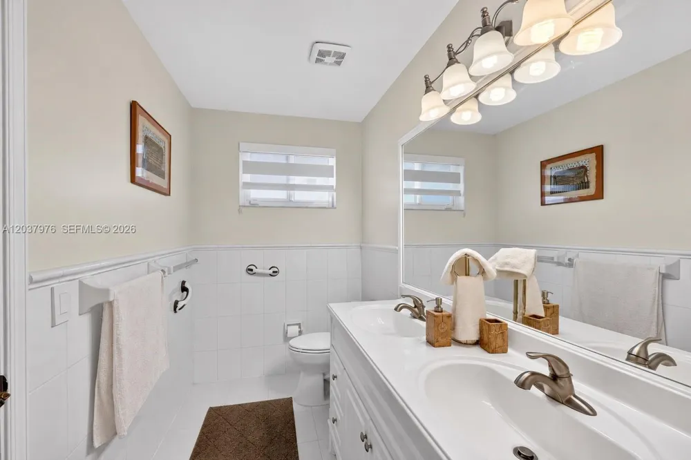 18536 NW 56th Pl Miami Gardens, FL 33055