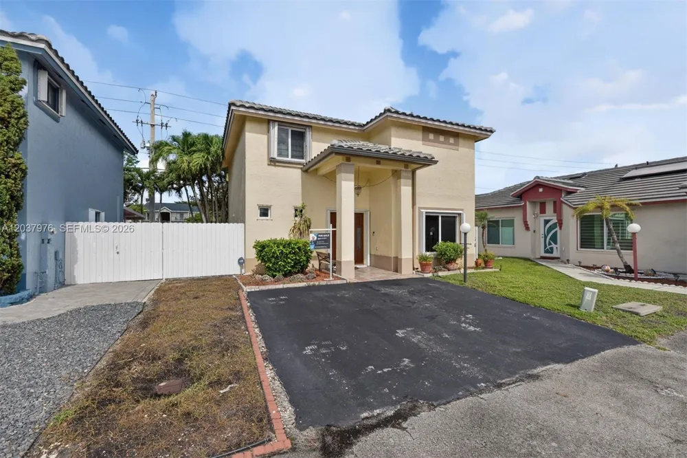 18536 NW 56th Pl Miami Gardens, FL 33055
