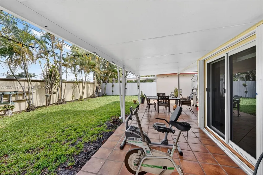 18536 NW 56th Pl Miami Gardens, FL 33055