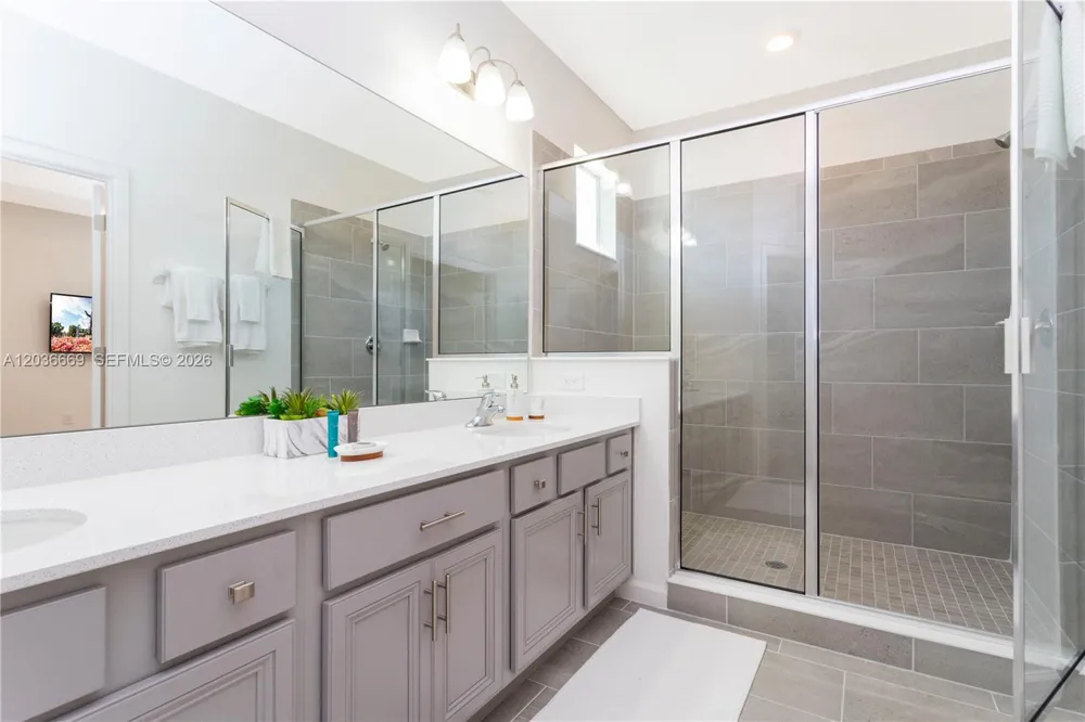 2569 Shanti Dr Kissimmee, FL 34746