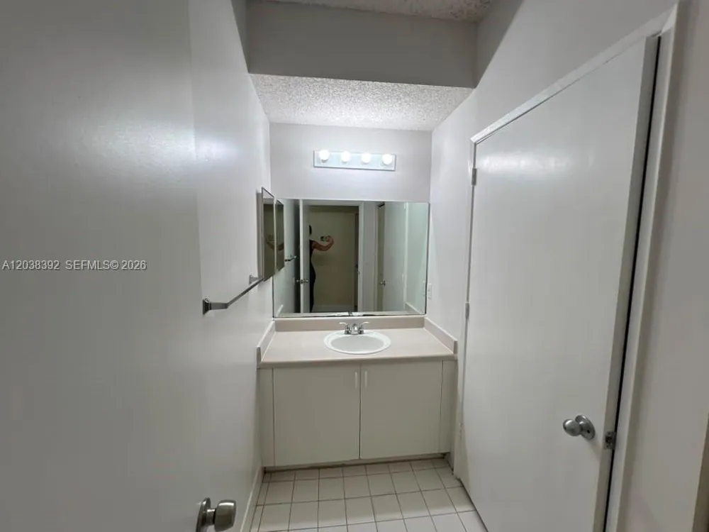 6992 SW 39th St #I101 Davie, FL 33314