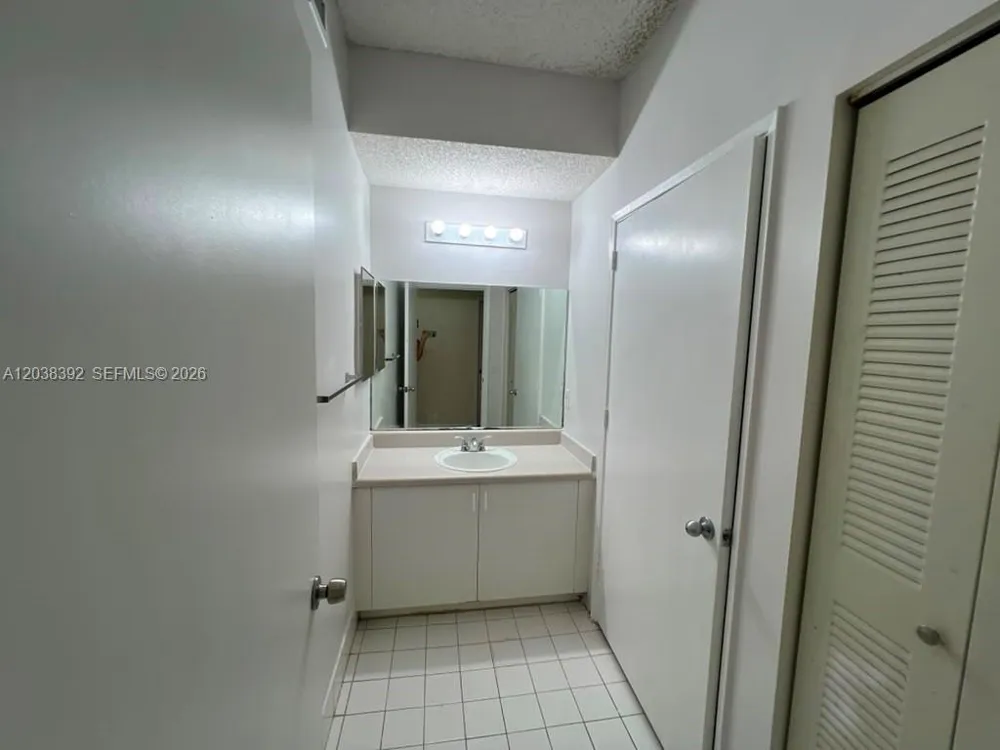 6992 SW 39th St #I101 Davie, FL 33314