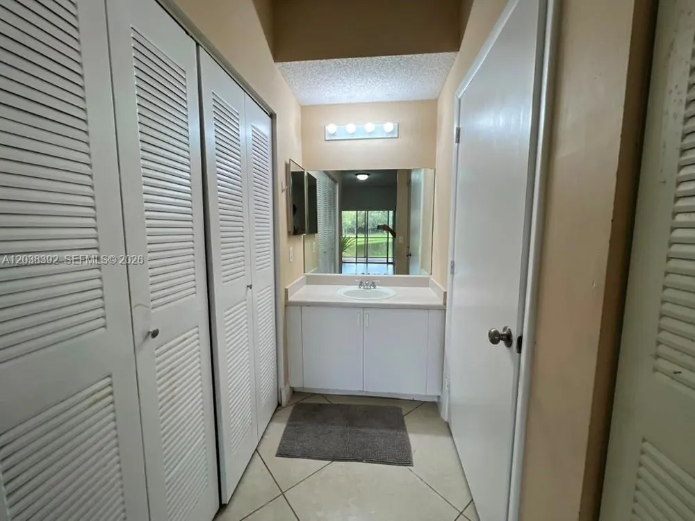 6992 SW 39th St #I101 Davie, FL 33314