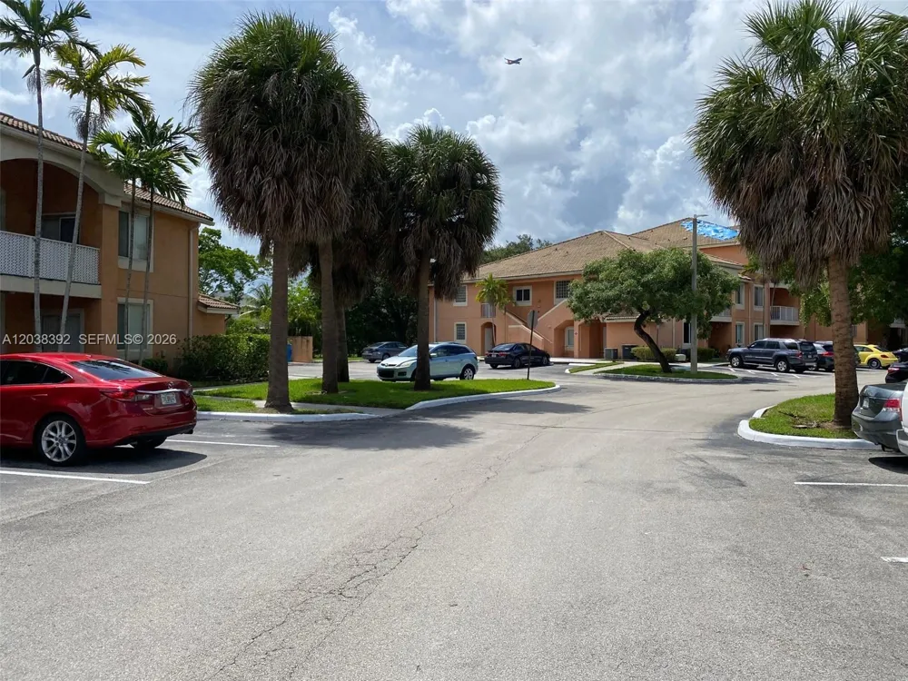 6992 SW 39th St #I101 Davie, FL 33314
