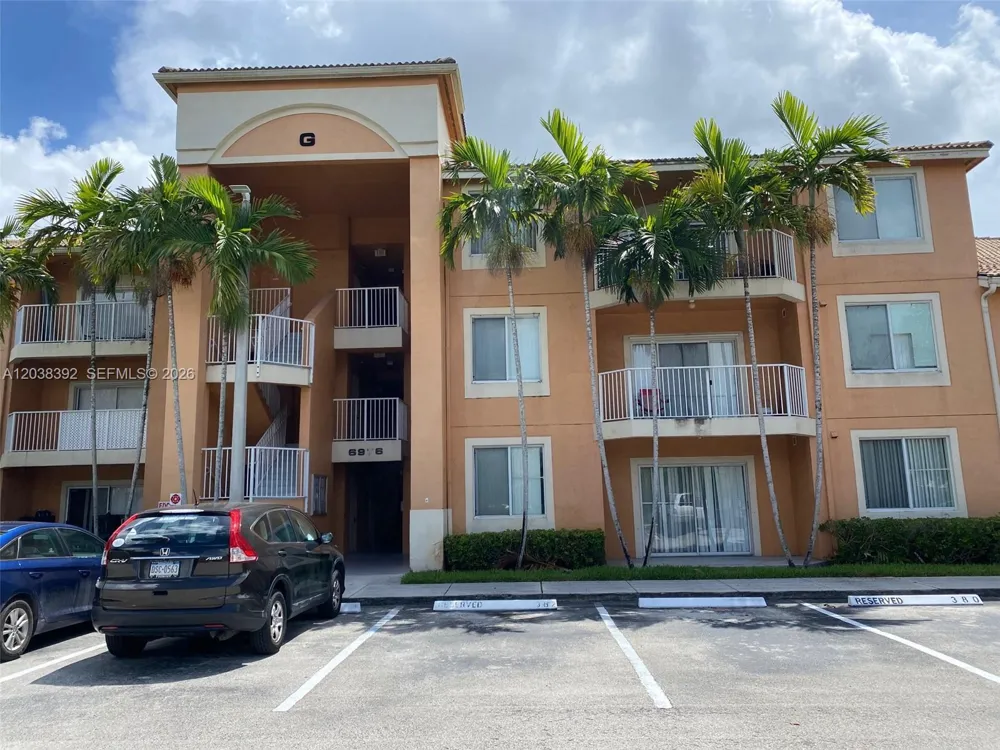 6992 SW 39th St #I101 Davie, FL 33314