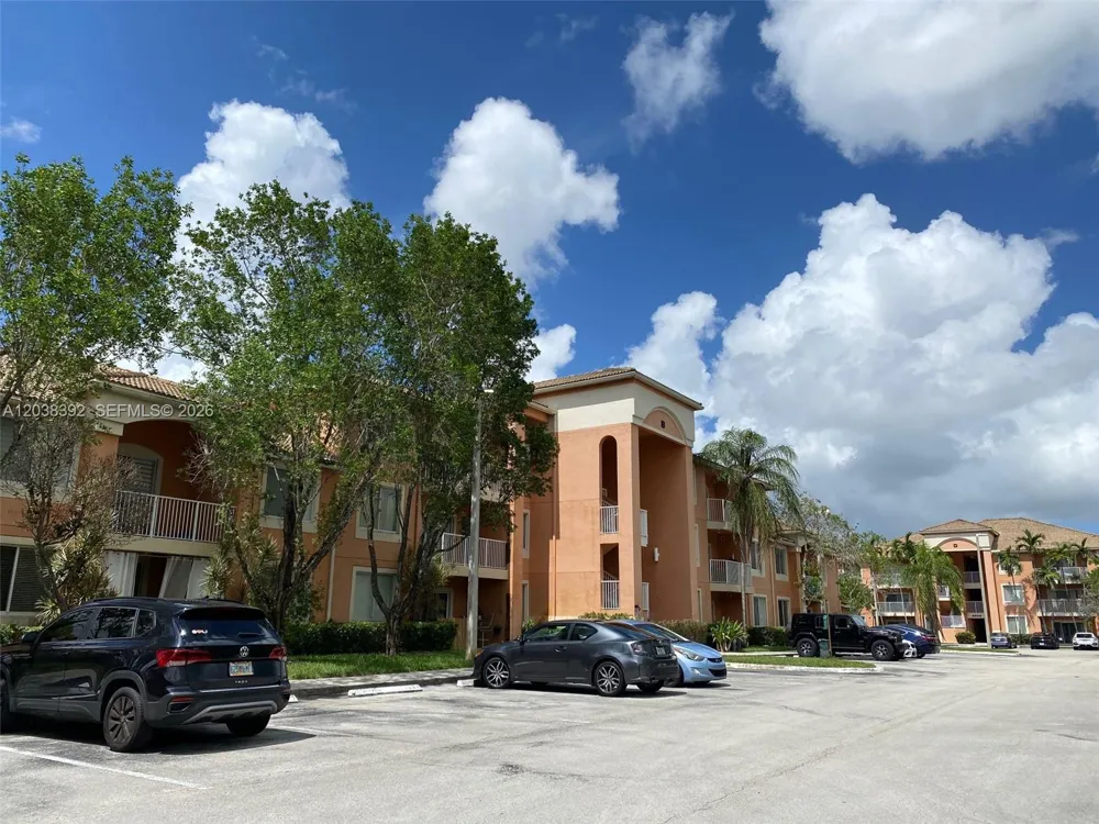 6992 SW 39th St #I101 Davie, FL 33314