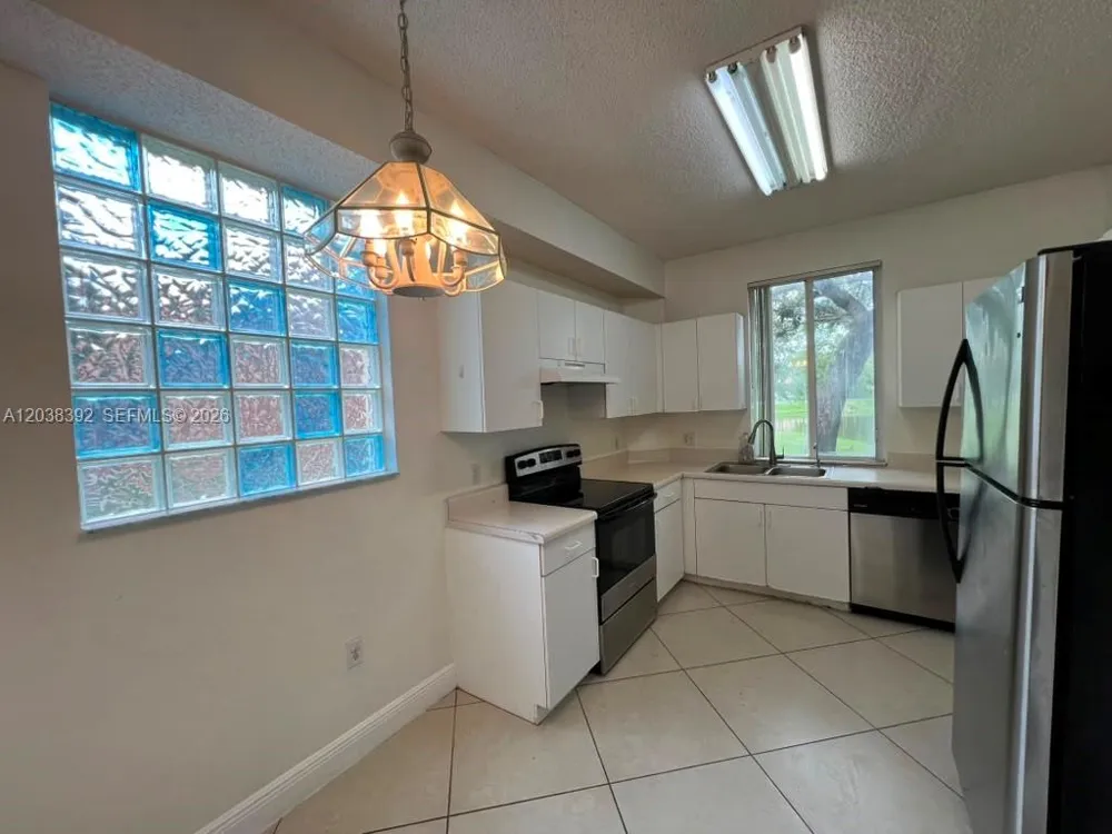 6992 SW 39th St #I101 Davie, FL 33314