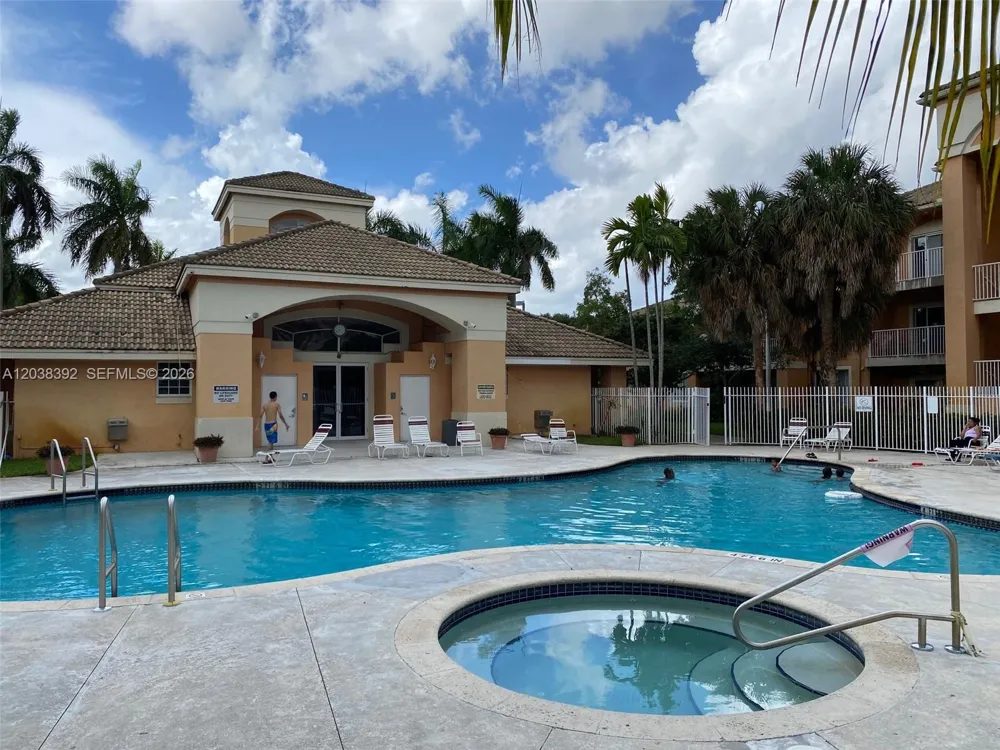 6992 SW 39th St #I101 Davie, FL 33314