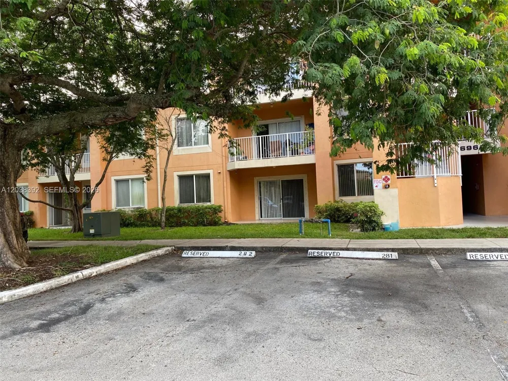 6992 SW 39th St #I101 Davie, FL 33314