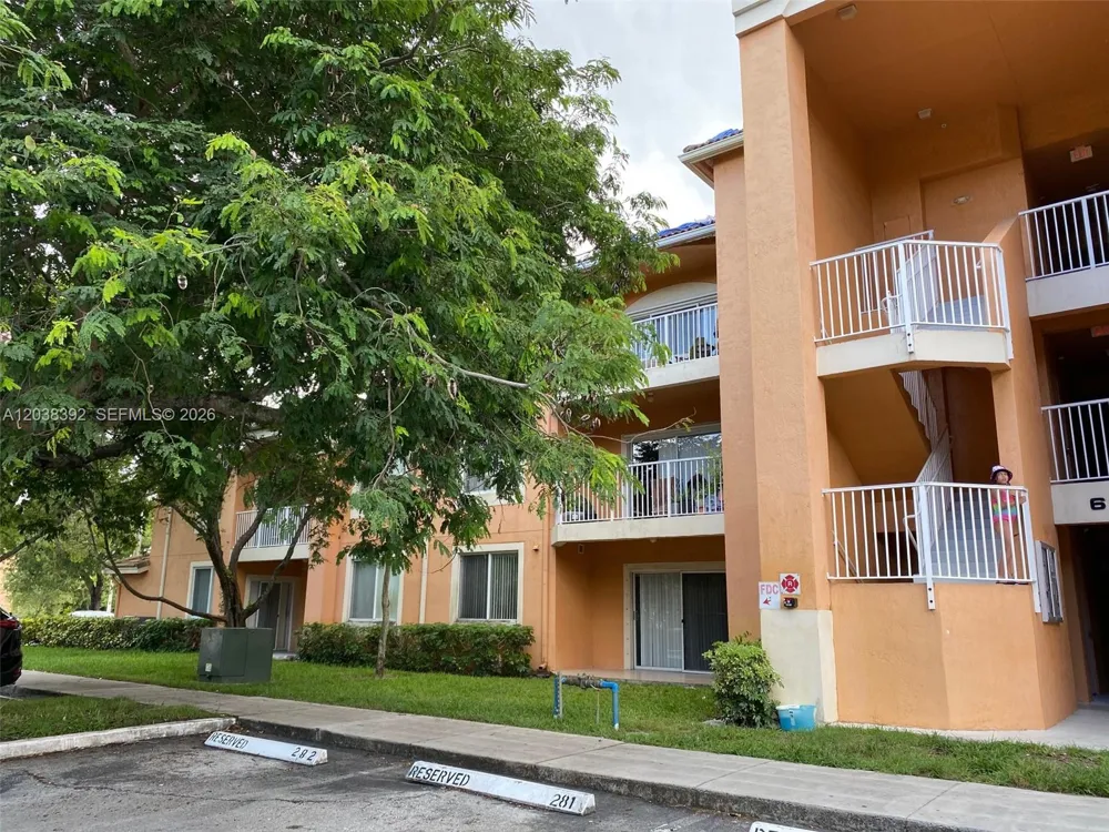 6992 SW 39th St #I101 Davie, FL 33314