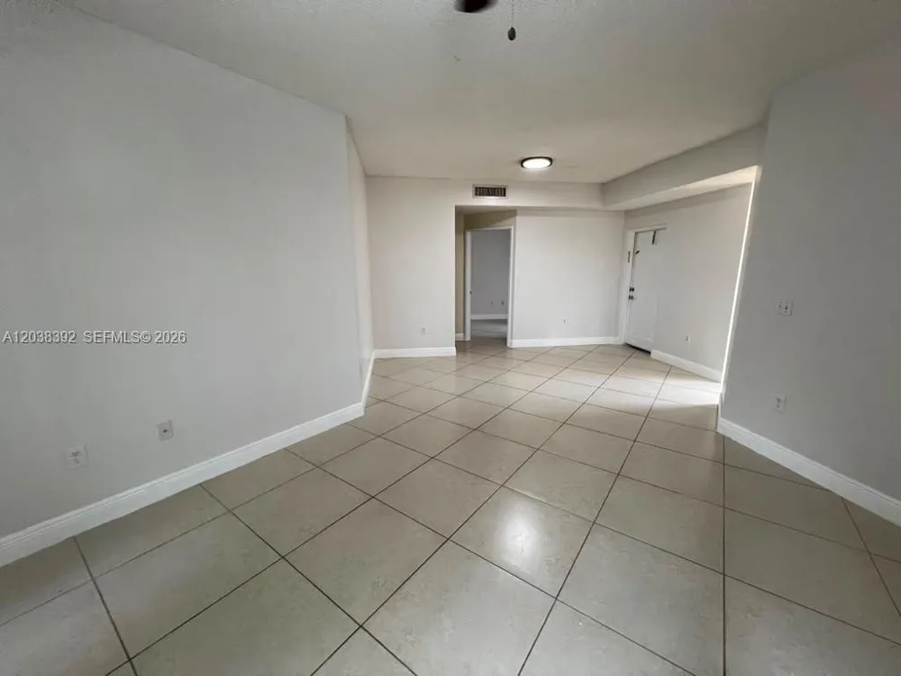 6992 SW 39th St #I101 Davie, FL 33314