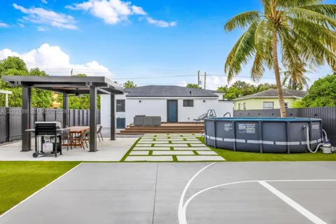 121 NW 53rd St