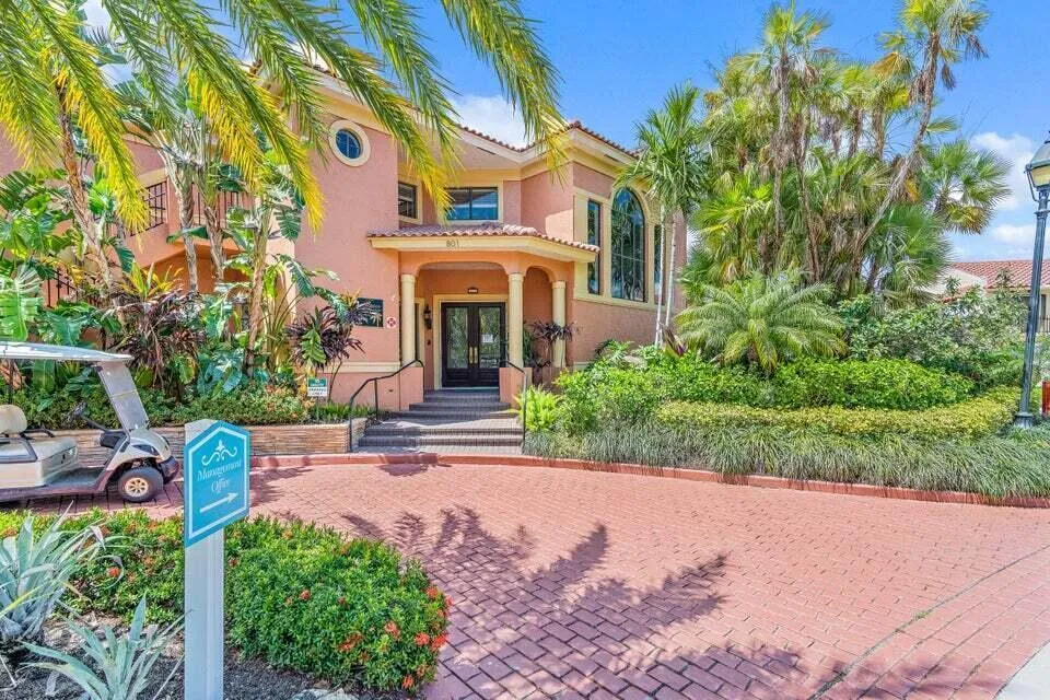 13 Uno Lago Drive Juno Beach, FL 33408