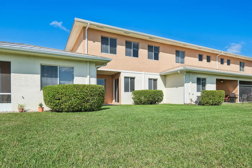 2584 SW Stockbridge Sq Square SW Vero Beach, FL 32962