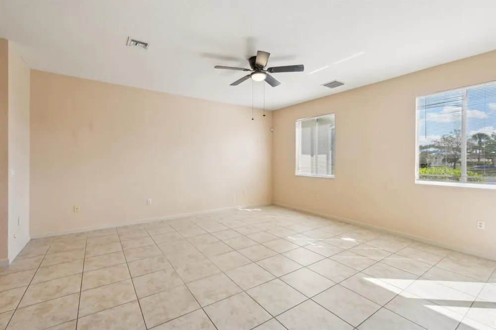 2584 SW Stockbridge Sq Square SW Vero Beach, FL 32962