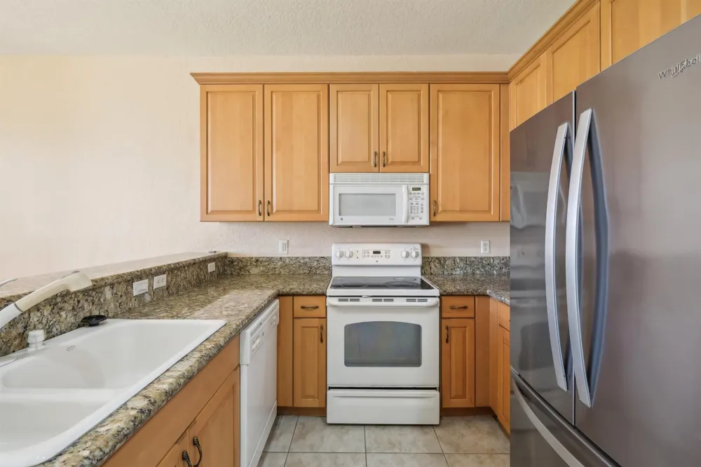 2584 SW Stockbridge Sq Square SW Vero Beach, FL 32962
