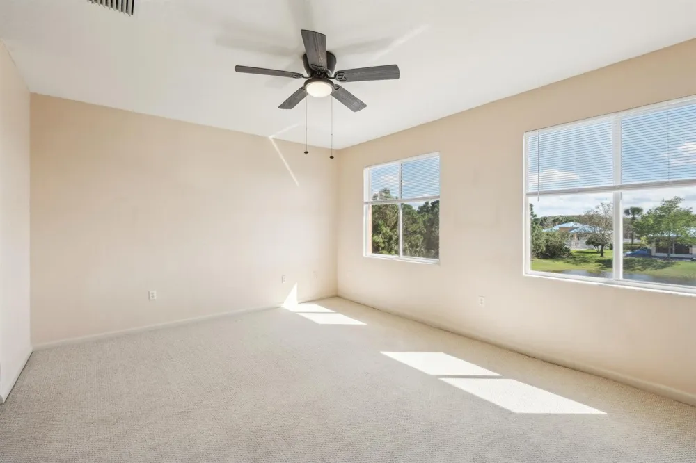 2584 SW Stockbridge Sq Square SW Vero Beach, FL 32962