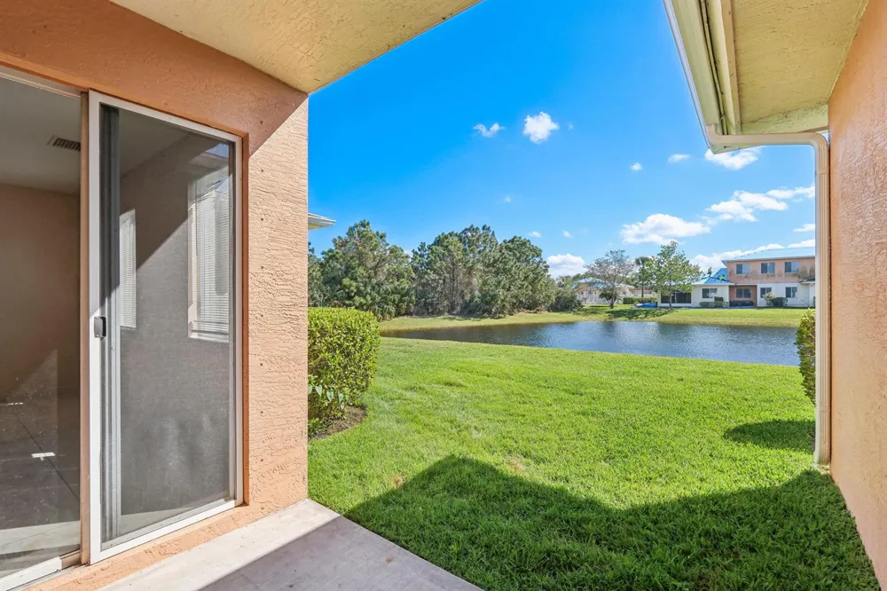 2584 SW Stockbridge Sq Square SW Vero Beach, FL 32962