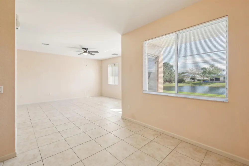 2584 SW Stockbridge Sq Square SW Vero Beach, FL 32962