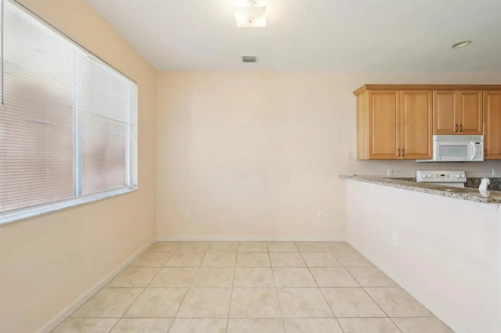 2584 SW Stockbridge Sq Square SW Vero Beach, FL 32962