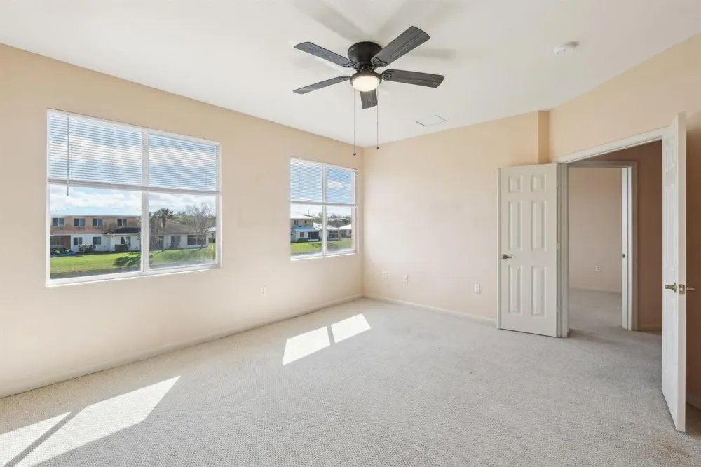 2584 SW Stockbridge Sq Square SW Vero Beach, FL 32962